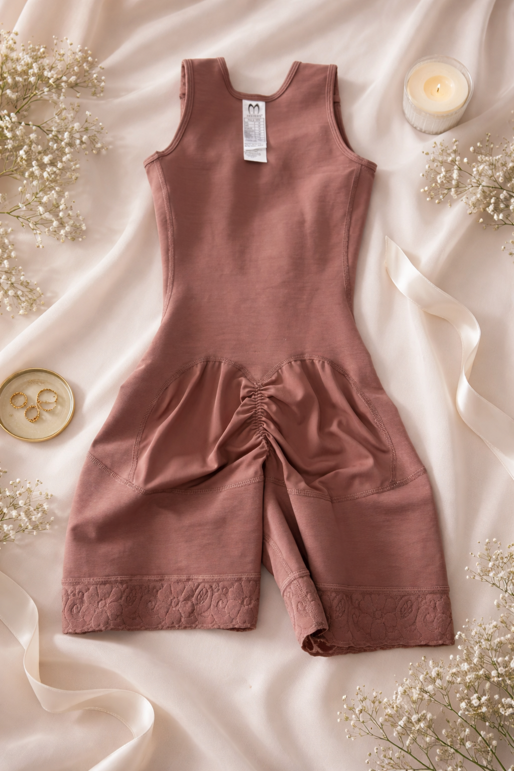 1112 - Short-type body shaper with sleeveless arms, open bust and 4 rows of hooks and eyes