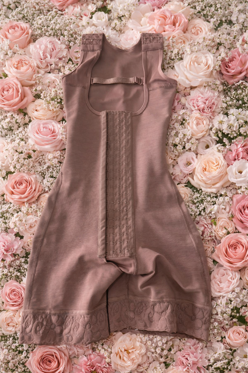 1112 - Short-type body shaper with sleeveless arms, open bust and 4 rows of hooks and eyes