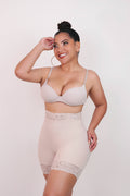 3007 - Short con encaje