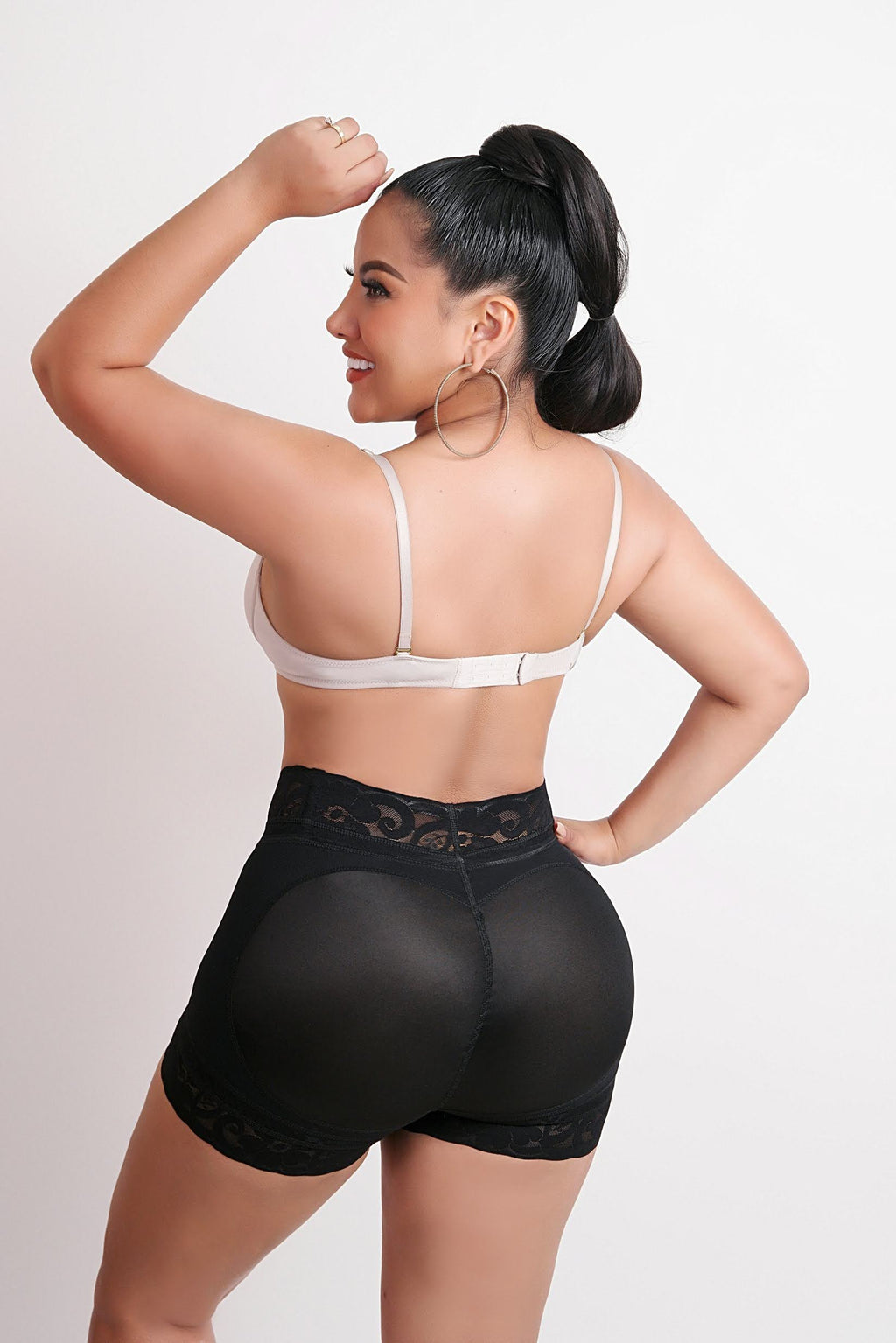 3020 - Panty hipster control abdomen y realce de glúteos