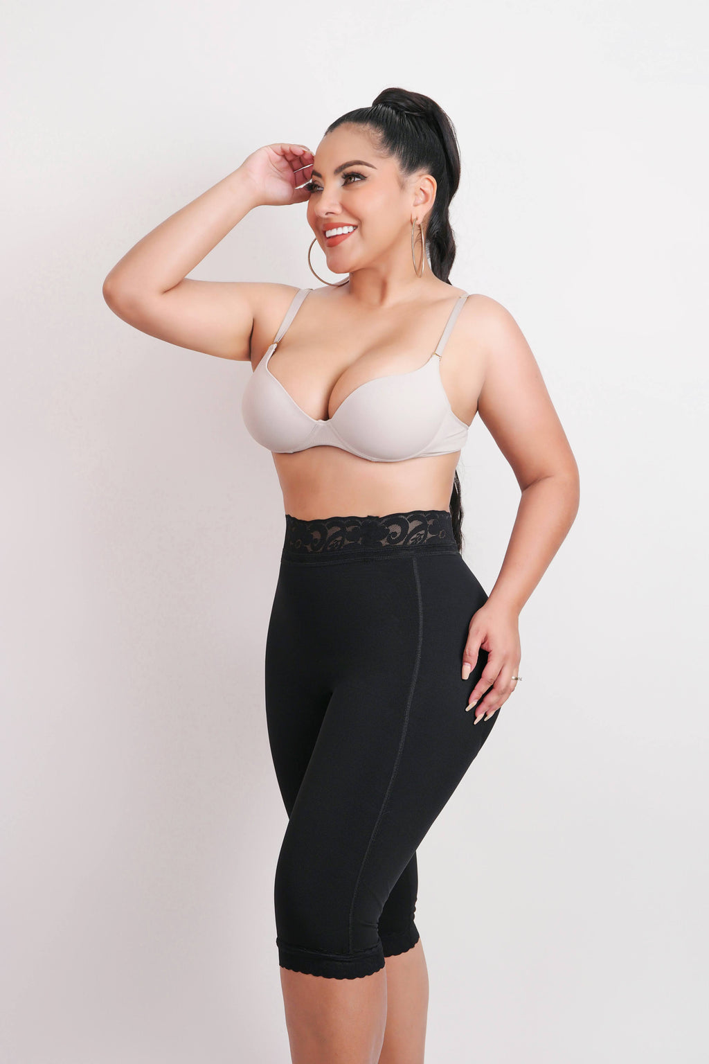 3002 - Capri control de abdomen y realce de glúteos