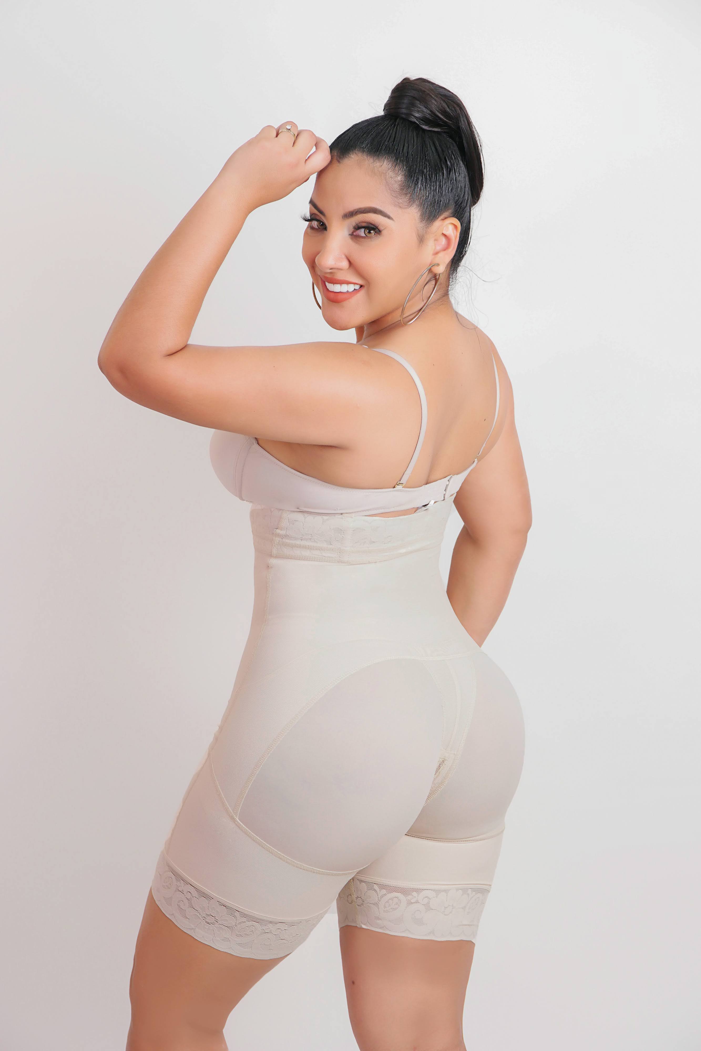 3017 - Pantalón corto alto con control de abdomen y realce de glúteos