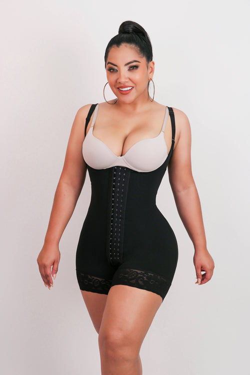 1013 - Faja short tira brasier, busto libre con gafetes