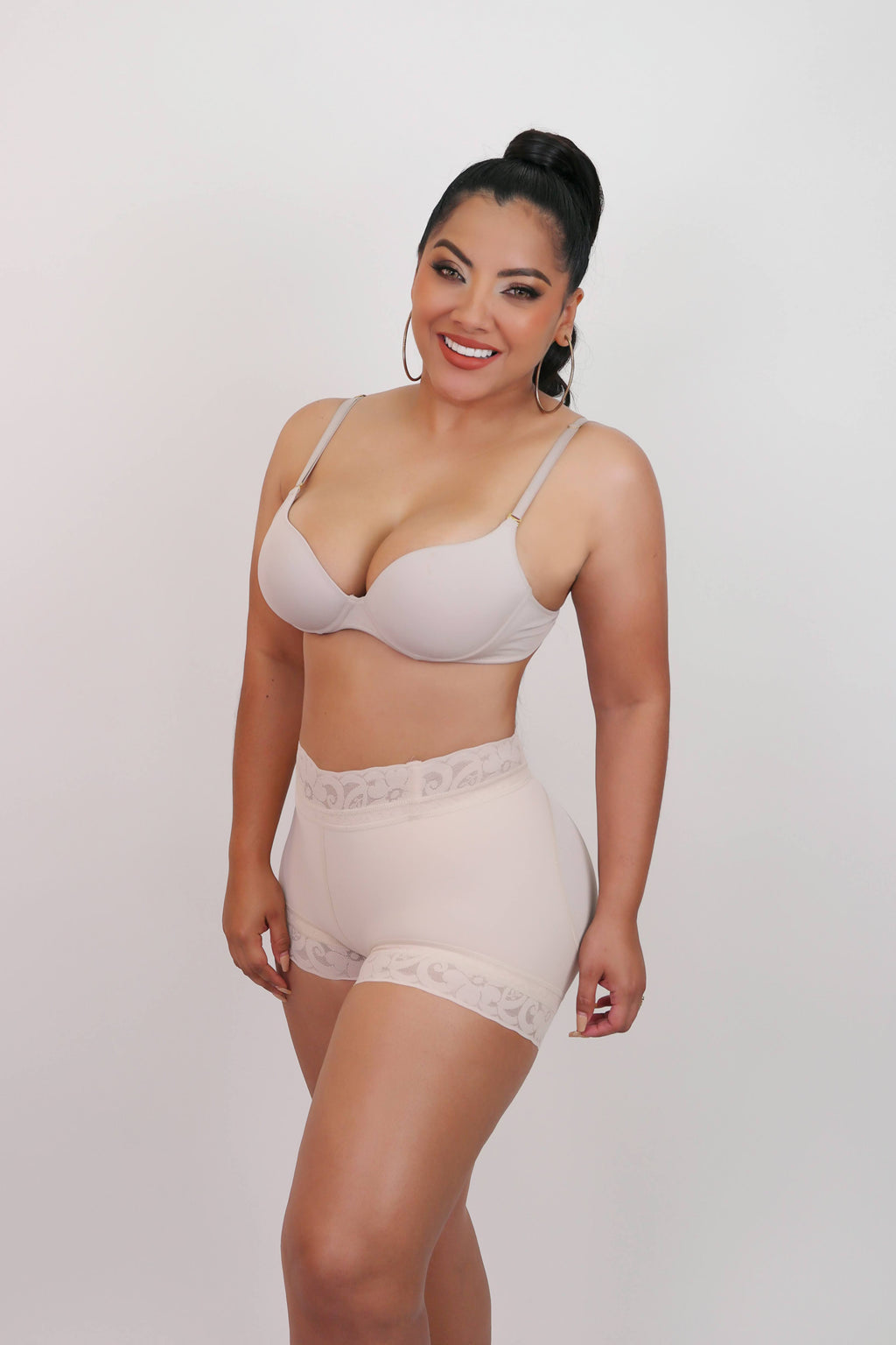 3020 - Panty hipster control abdomen y realce de glúteos